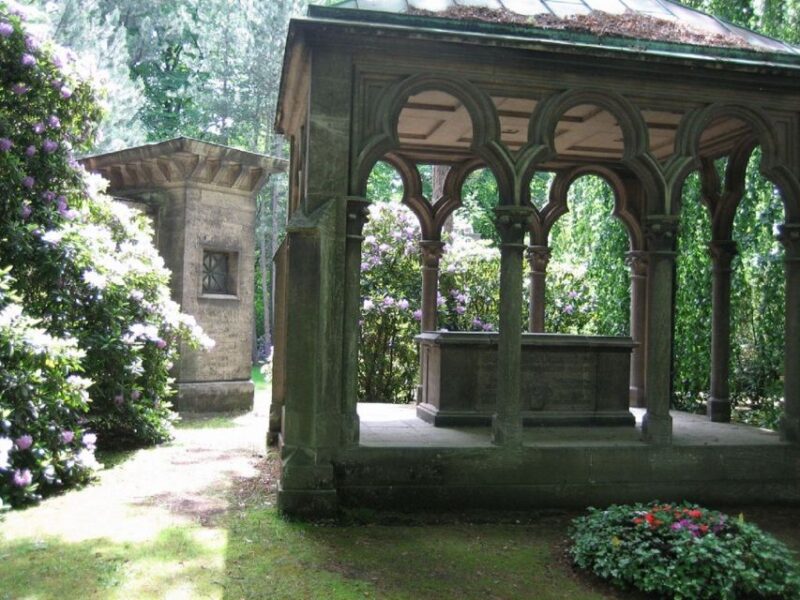 Leipzig: Guided Tour of the Southern Cemetery - Who Will Enjoy This Tour Most?