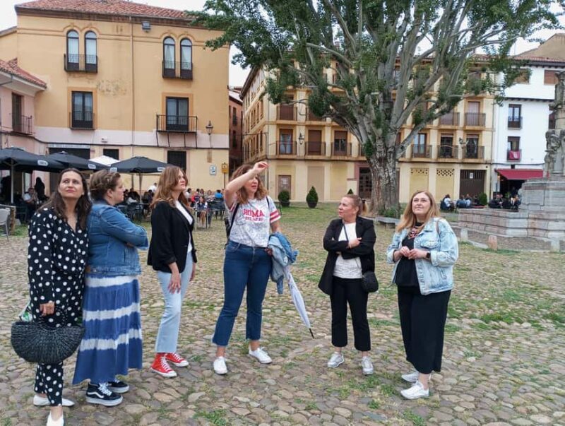 León: Guided tour by a local art historian - Explore León’s Historic Center with a Local Art Historian