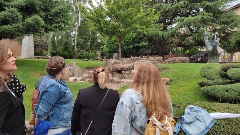 León: Guided tour by a local art historian - End at Plaza Mayor with Local Flavor