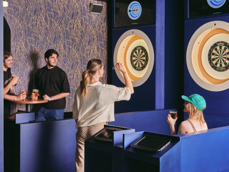 Les Petites Flèches: the only interactive Dart Bar in Paris! - Accessibility and Group Size Considerations