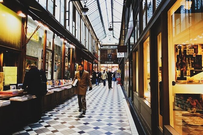 Les Puces de Saint Ouen Flea Market Private Tour in Paris - The Charm of Chez Louisette Cabaret