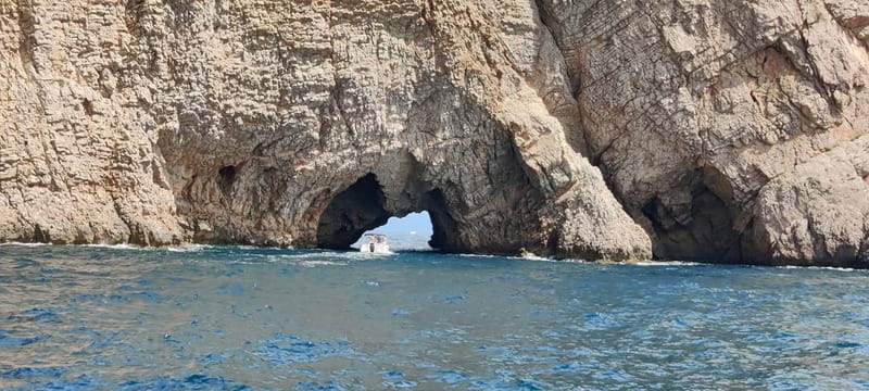 L'Estartit: Boat Trip to Les Illes Medes and the caves - Exploring Les Illes Medes: A Guided 45-Minute Tour