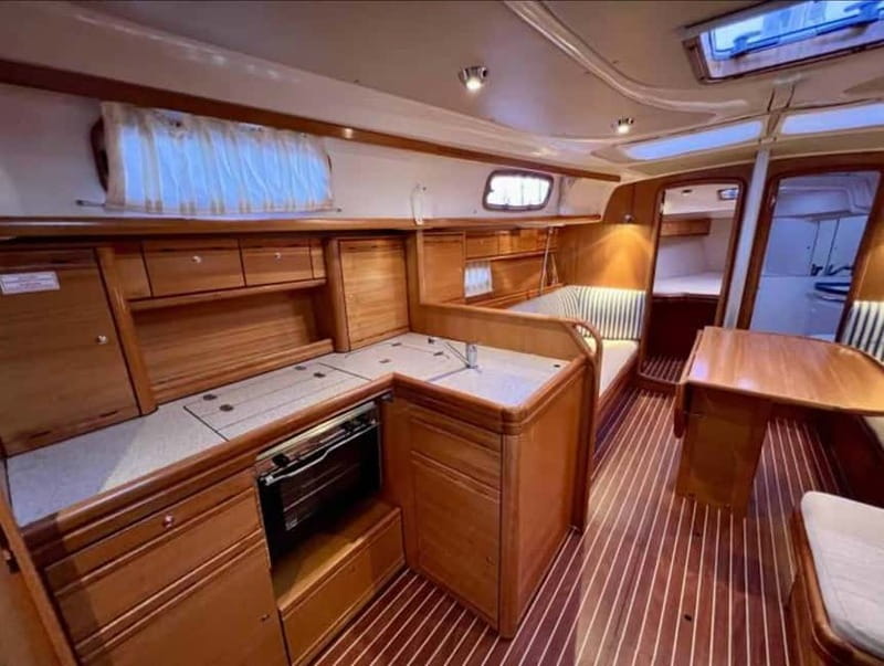 Let your Dream set Sail with Cava - Swimming and Refreshing on the Yacht