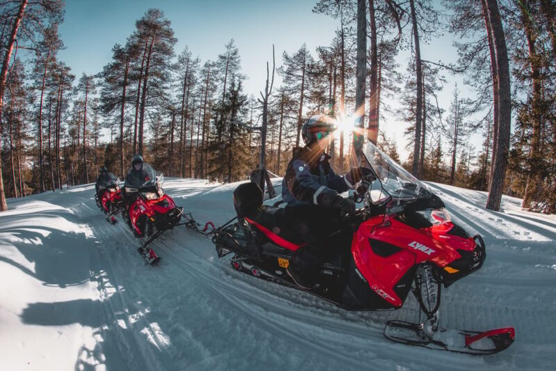 Levi: Easy Snowmobile Safari into the Nature - The Quality of Guides and Customer Satisfaction