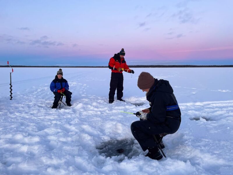 Levi: Ice Fishing Trip in a small group - Discover the Charm of Ice Fishing in Levi