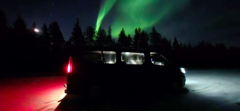 Levi: Northern Lights by Minivan with hot drinks and snacks - Discover the Northern Lights by Minivan from Levi with Hot Drinks and Snacks