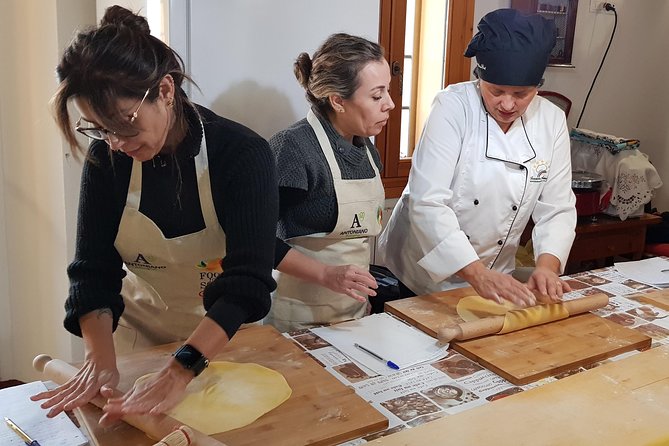 Lezione con Chef di Cucina Tradizionale Bolognese - What Sets This Tour Apart: Personal Hosts in a Private Home