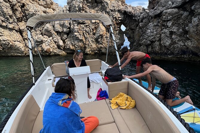 License free boat rental around the coast of santa ponsa - How the Safety and Instruction Process Works