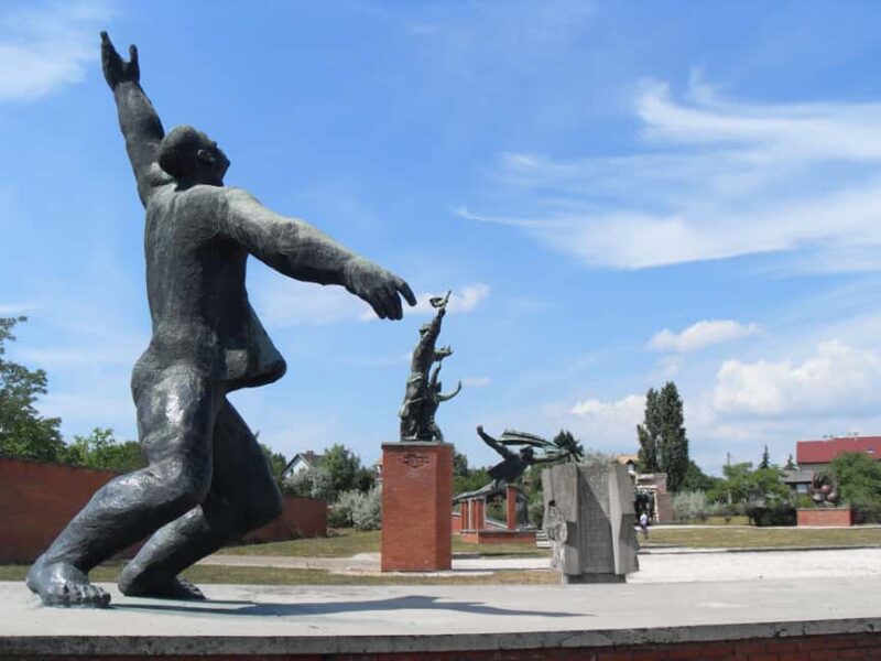 Life Behind the Iron Curtain, the communist Budapest private - Accessibility and Flexibility