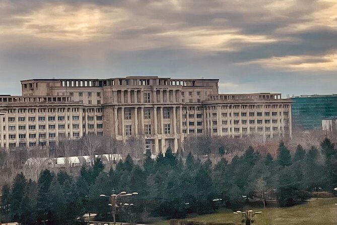 Life in Communism - Group Size and Accessibility