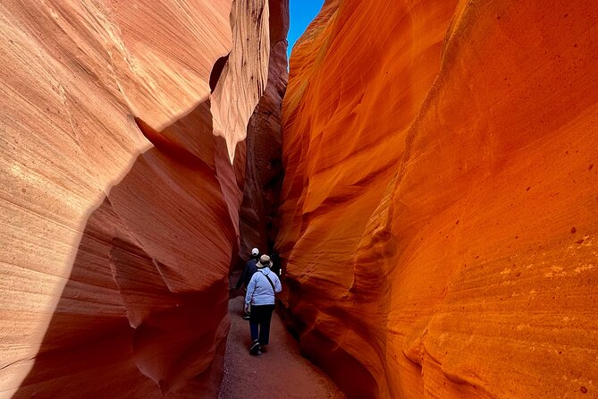 Ligai Si Anii Canyon Tour through Antelope Canyon - Experience the Unique Ligai Si Anii Canyon Tour in Page, USA