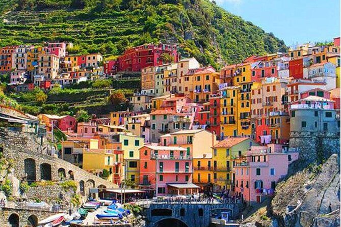 Ligurian Colors, Cinque Terre Full Day Private Transfer Excursion From Milan - Discovering Vernazza: A Jewel of the Ligurian Coast