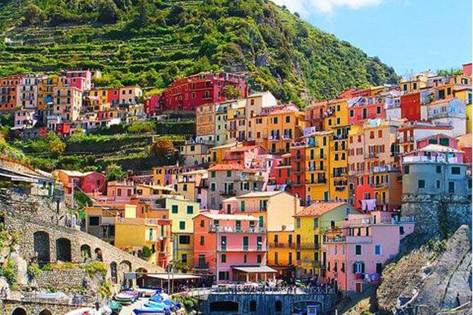Ligurian Colors, Cinque Terre Full Day Private Transfer Excursion From Milan - Riomaggiore: The Historic Town and Famous Pathway
