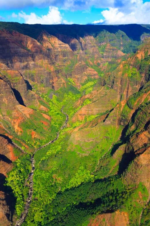 Lihue: Deluxe Waterfall Safari Helicopter Tour - The Pilot’s Expertise and Commentary