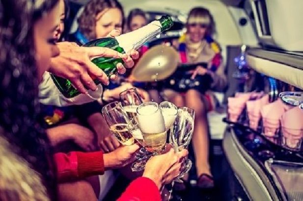 Limo Party Tour in Warsaw & Club Package - Comparing this Tour to Other Warsaw Nightlife Experiences