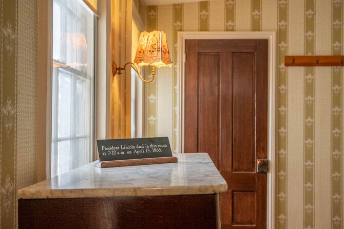 Lincoln Assassination Tour with Ford's Theatre and Petersen House - Insights From Reviews on Guides and Experience