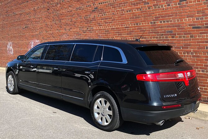 Lincoln MKT Limousine Traverse City Wedding Shuttle - The Benefits of a Private Wedding Shuttle
