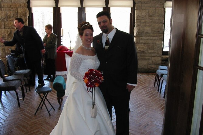 Lincoln MKT Limousine Traverse City Wedding Shuttle - Cost-Effective and Hassle-Free Wedding Transportation