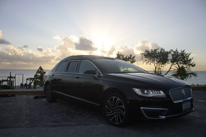 Lincoln Stretch limo from Cancun Hotel Zone to Cancun Airport - The Experience of a Private, Hassle-Free Ride