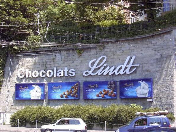 LINDT Home of Chocolate, Cruise On Lake Zurich And Old Town Walking Tour - Shopping and Sightseeing at Bahnhofstrasse