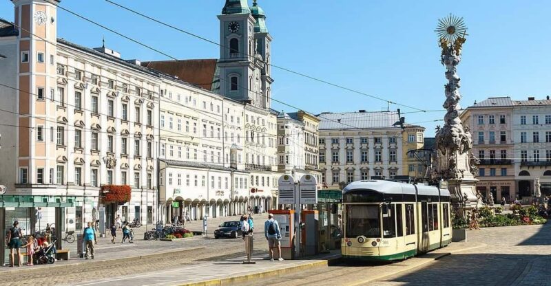 Linz: Private Day Trip to Cesky Krumlov - Key Points