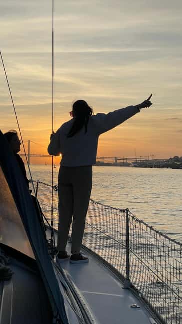 Lisboa:Sunset Sailing Tour at Tagus River with welcome drink - Scenic Route from Alcântara to Belém