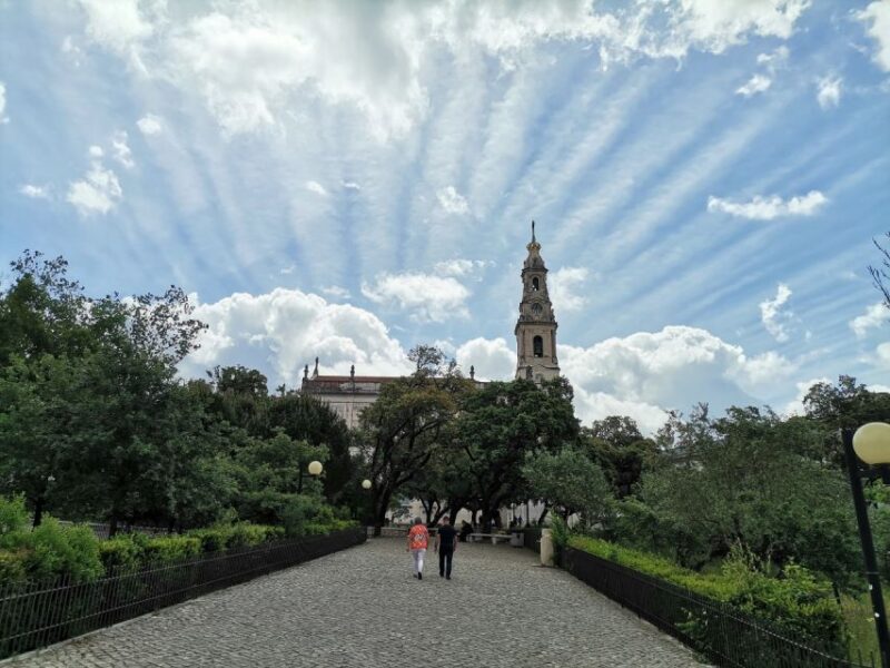 Lisbon: 1-Way Porto Transfer w/Obidos, Nazare & Fatima Stops - Flexible Schedule and Customizable Experience