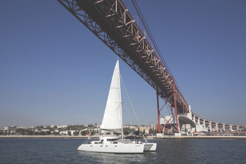 Lisbon 1H Private Tour by SAILBOAT / SAIL / POWER CATAMARAN - Choosing the Right Boat for Your Experience
