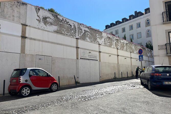 Lisbon 1h30 Tuk-Tuk Tour: The best way to visit the city - Inside Lisbon’s Historic Neighborhoods: Castelo, Mouraria, and Alfama