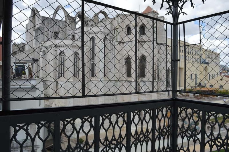 Lisbon: 2.5-hour city tour with 4 local tastings - Climbing Up to Santa Justa Lift and Chiado’s Artistic Vibe