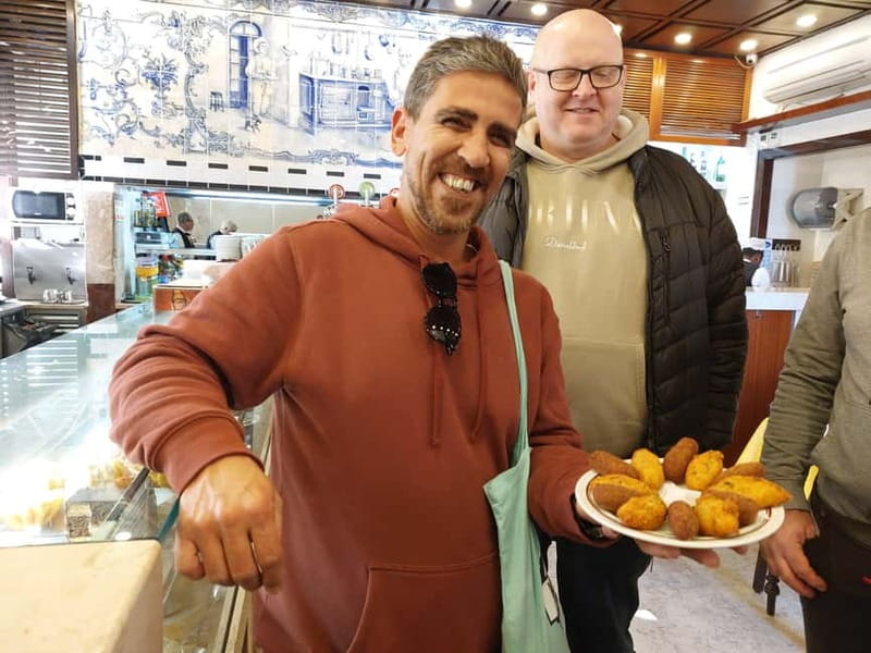 Lisbon: 2.5-hour city tour with 4 local tastings - Value and Suitability for Different Travelers