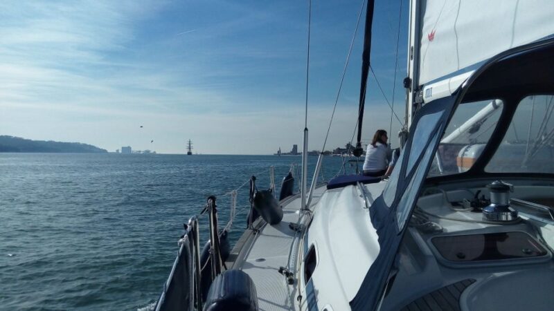 Lisbon: 2-Hour Sailing Yacht Cruise & Guided Tour w/2 drinks - Sailing Past Lisbon’s Most Notable Monuments