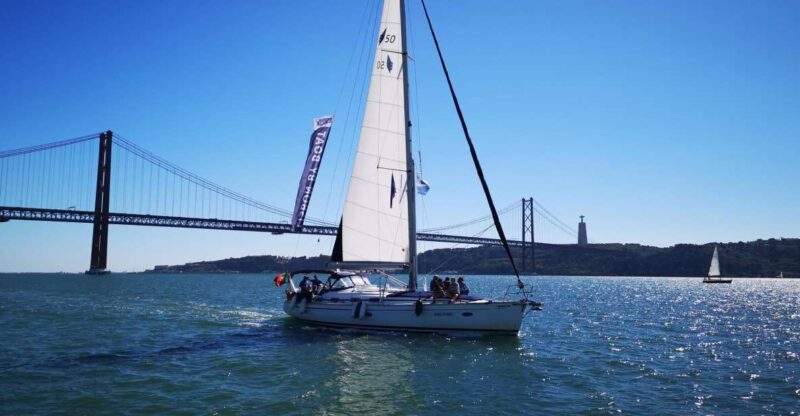 Lisbon: 2-Hour Sailing Yacht Cruise & Guided Tour w/2 drinks - Enjoy a Drink While Cruising the Tagus