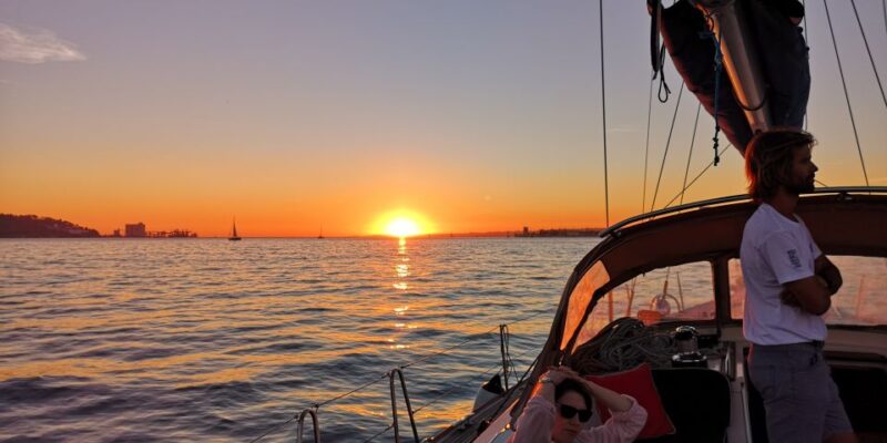 Lisbon: 2-Hour Sunset Sailing Tour on Luxury Sailing Yacht - Visiting São Jorge Castle from the Water
