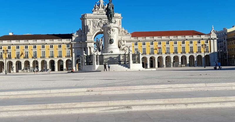 Lisbon: 2 hours Private City Highlights Tuk-Tuk Tour for two - Visiting Praça do Comércio and Lisbon Cathedral