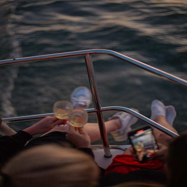 Lisbon 2 Hours Sailing Day Tour and Cruise With Drinks - Exploring Lisbon’s Iconic Landmarks by Water