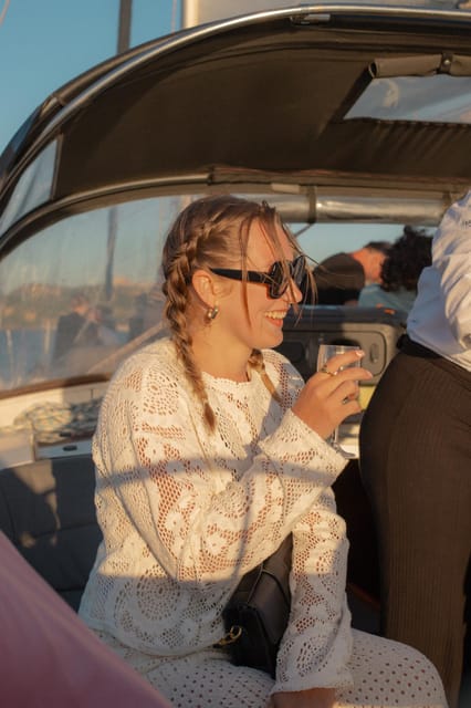 Lisbon 2 Hours Sailing Day Tour and Cruise With Drinks - The Elegant Sailboat and Comfort Features