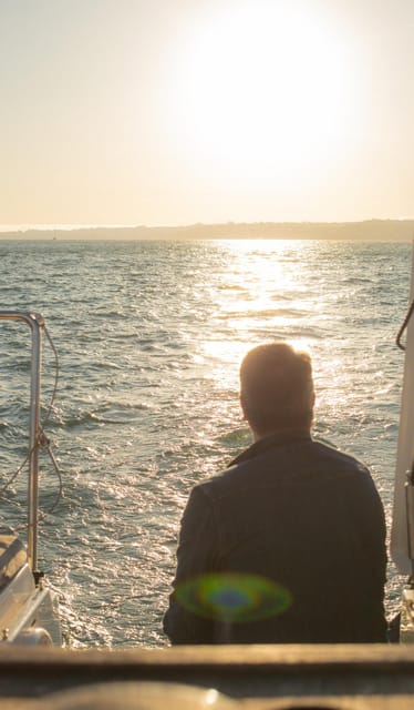 Lisbon 2 Hours Sailing Day Tour and Cruise With Drinks - Drinks and Social Atmosphere on Board