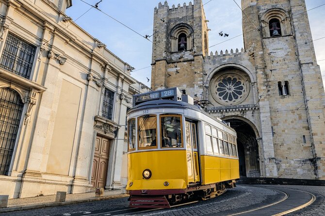 Lisbon 24 Hours Pass with Tram 28 Riding Ticket - The Meeting Point and Guide Support