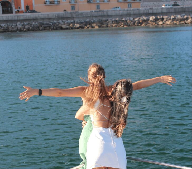 Lisbon: 2h Private Luxury Sunset Cruise with Welcome Drink - Scenic Sunset Views Over Lisbon and the Water