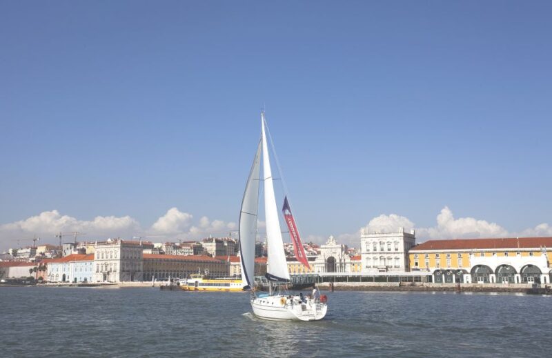 Lisbon 2H Private Tour by SAILBOAT / SAIL / POWER CATAMARAN - The Experience on Board: Comfort and Personal Touches