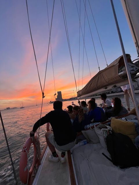Lisbon: 2H Sunset Boat Cruise Tour with Drinks - Meeting Point and Practical Details