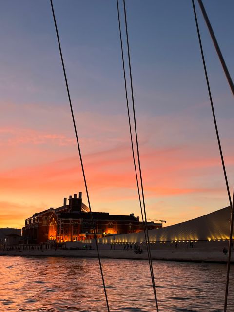 Lisbon: 2H Sunset Boat Cruise Tour with Drinks - Value for Money and Customer Satisfaction