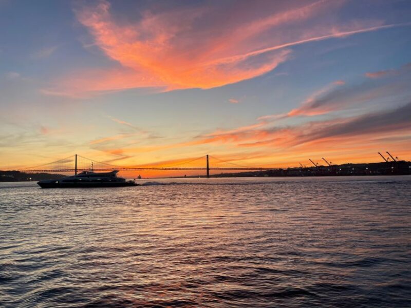 Lisbon: 2H Sunset Boat Cruise Tour with Drinks - Ideal Audience for This Sunset Cruise