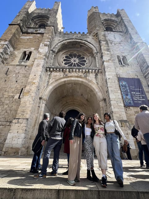 Lisbon: 3-HOUR Guided Tuk Tuk Tour in Old Town & City Center - Discovering the Graça Neighborhood and São Vicente de Fora Monastery