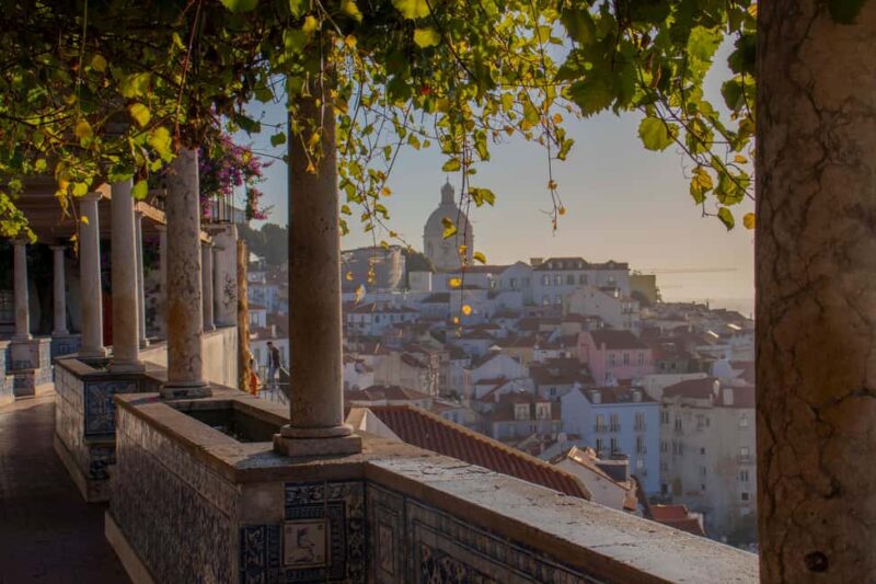 Lisbon: 3-hour tour in German to all viewpoints with local guide - Exploring Lisbon’s Top Viewpoints: Santa Luzia and Portas do Sol