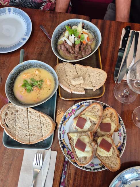 Lisbon: 3-hour tour in German to all viewpoints with local guide - São Pedro de Alcântara Viewpoint and the City Center