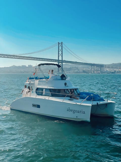 Lisbon: 4h Private Luxury Catamaran Tour with Welcome Drink - Onboard Bar and Catering Options