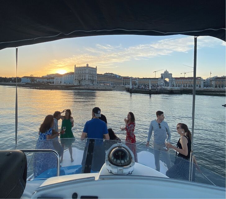 Lisbon: 6H Private Luxury Catamaran Tour with Dives - Onboard Bar and Catering Delights