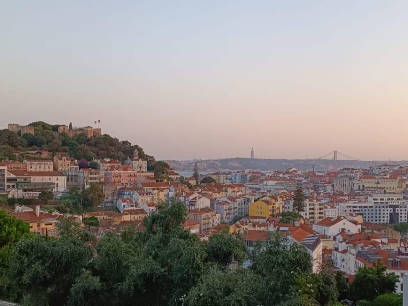 Lisbon: 8 Hour Private Tour through Lisbon (up to 6 people) - Explore Lisbon in Comfort and Style with a Private Guide